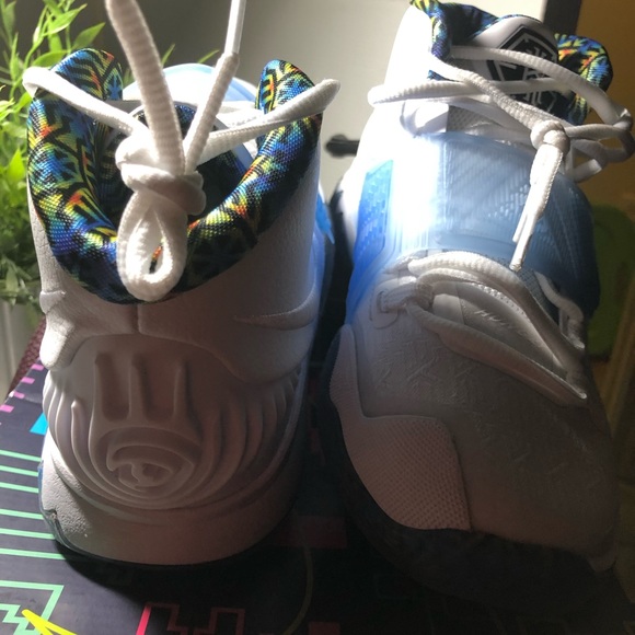 Nike Kyrie 6 boys 4.5 - Picture 4 of 7